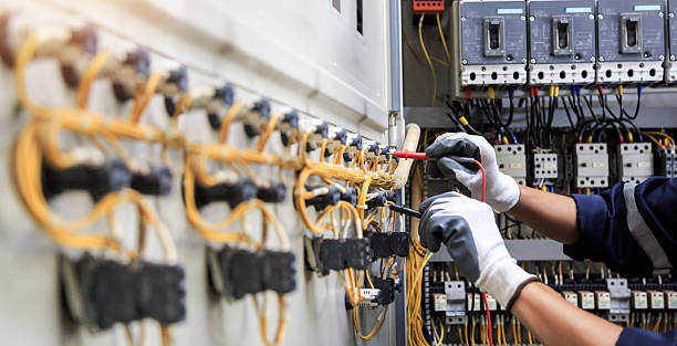 Professional Electrician technician working in Leavenworth, KS